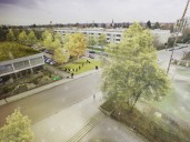 Neuaubing: Fotomontage für den Platz vor dem Quartierszentrum mit Palettenmöbeln