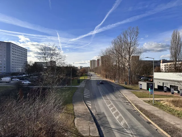 Die Straße der Nationen stellt eine große räumliche Barriere dar
