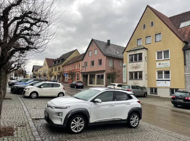 Marktplatz an einem Montag im April