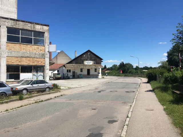 „Hinterhofgelände“ an der Austraße