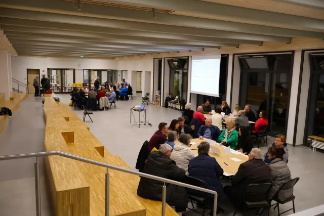 An sechs Stationen wurden im Auftaktforum zahlreiche Themen diskutiert